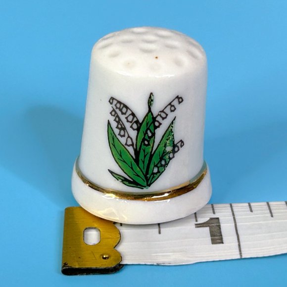 Vintage White Bell Flowers Gold‎ Trim Porcelain Thimble - Picture 2 of 4